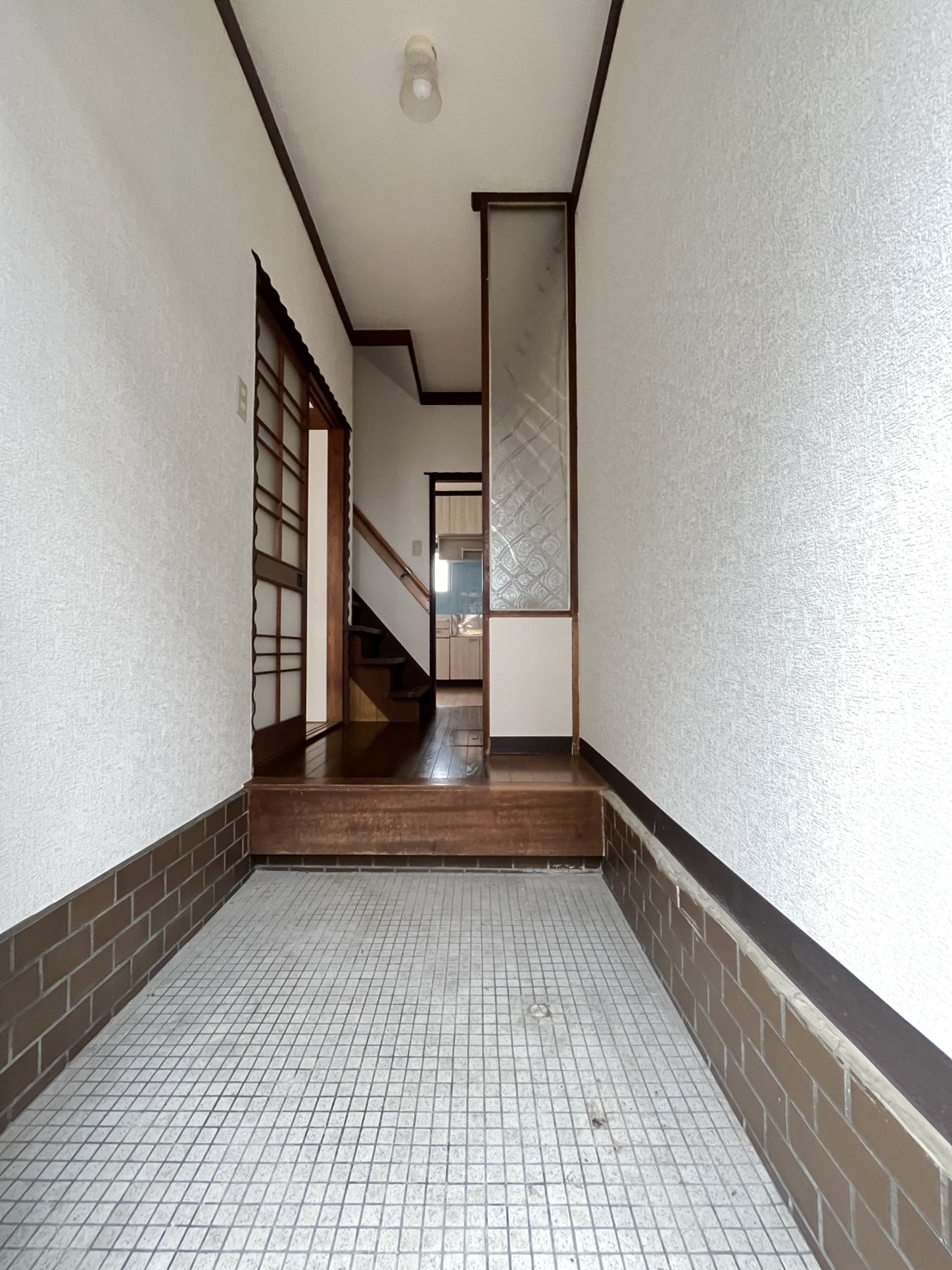 山手5丁目戸建の玄関写真