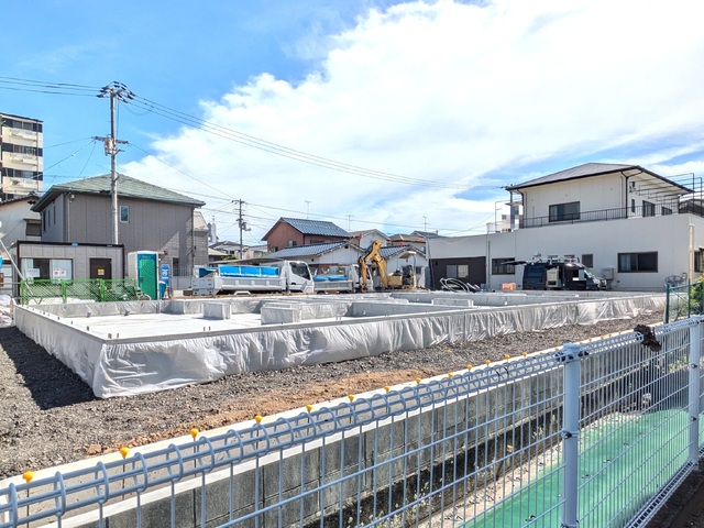建物外観　建築中