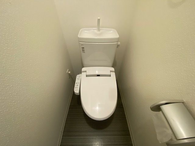 ＪＲ桜島線 安治川口駅 徒歩9分 6階建 築15年のトイレ写真