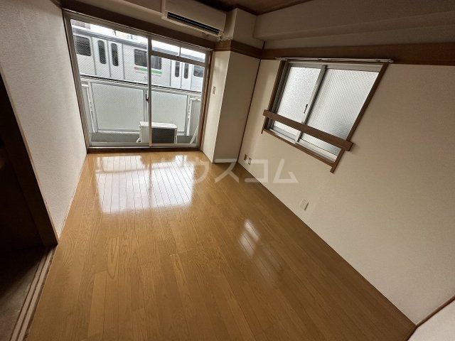 小沼ビルの居間写真