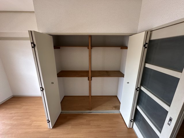 小田急線 百合ケ丘駅 徒歩1分 5階建 築41年の内装写真