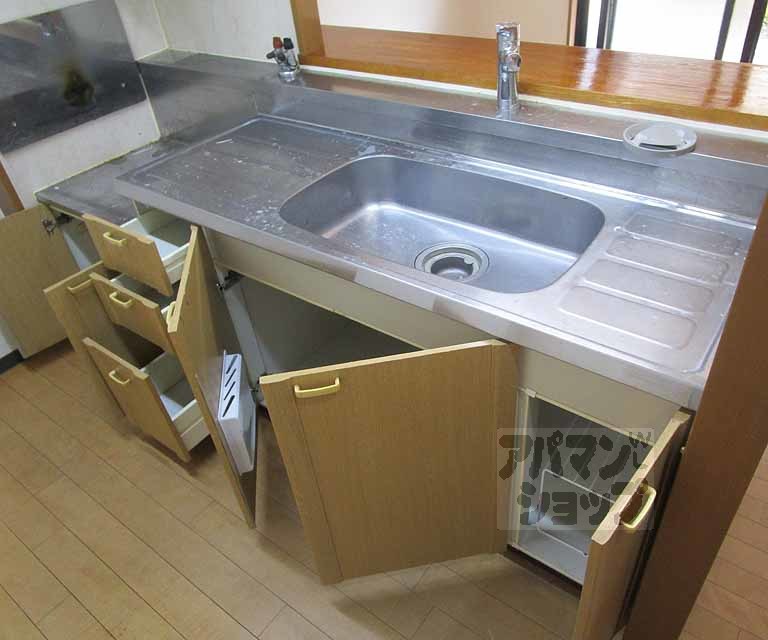キッチン　１０２号室の写真です。