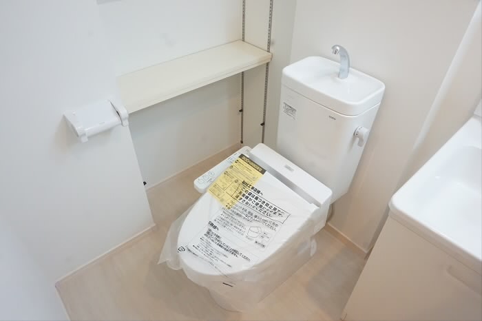 トイレ　別号室の参考写真となります。