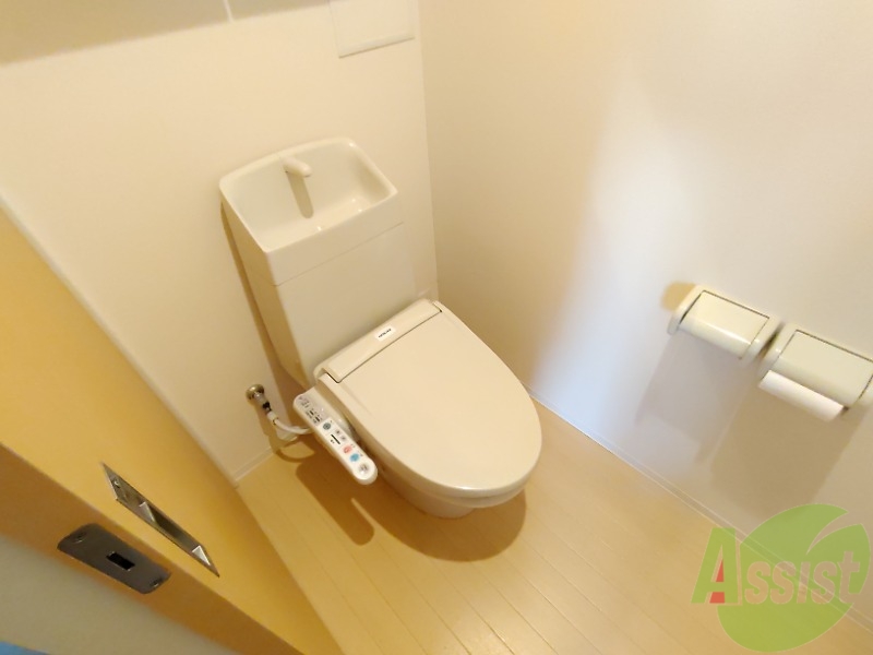 トイレ　トイレはウォシュレット付きです。シャワートイレは嬉しいですね
