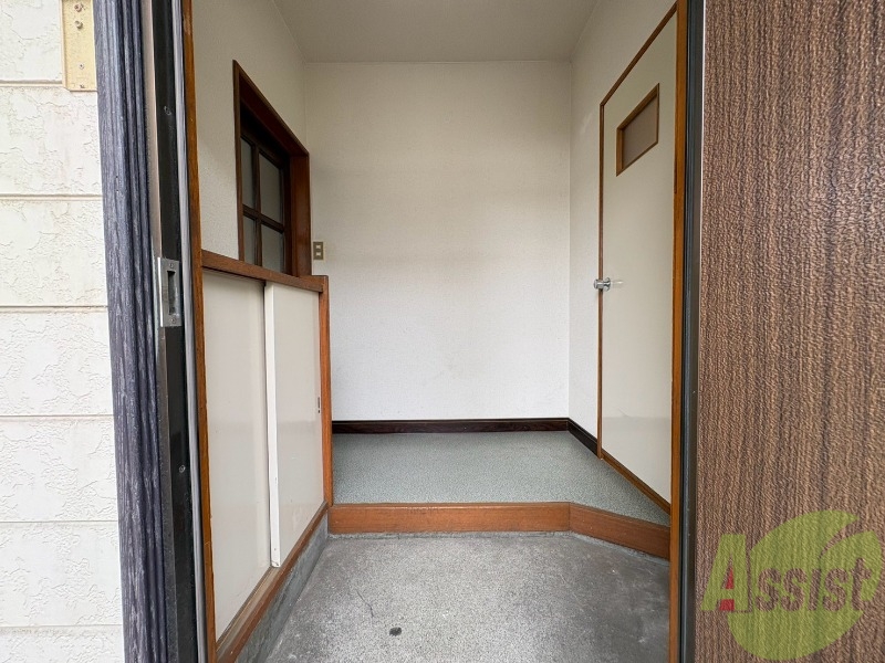 玄関　玄関の様子です。明るい印象ですね。気分もあがりそう。