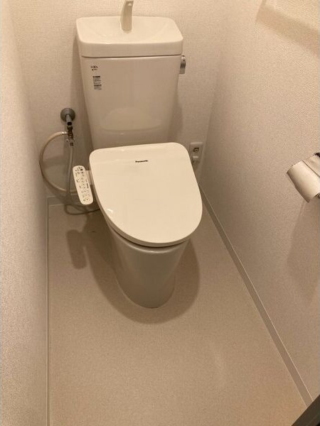 地下鉄中央線 弁天町駅 徒歩10分 10階建 築37年のトイレ写真