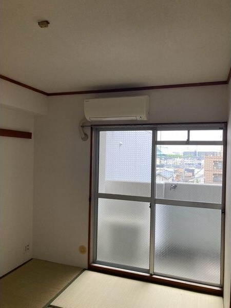 地下鉄中央線 弁天町駅 徒歩10分 10階建 築37年の居間写真