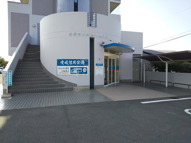 銀行　愛媛信用金庫北条支店（銀行）まで64m