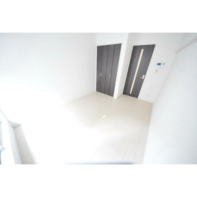 居室・リビング　別部屋反転写真
