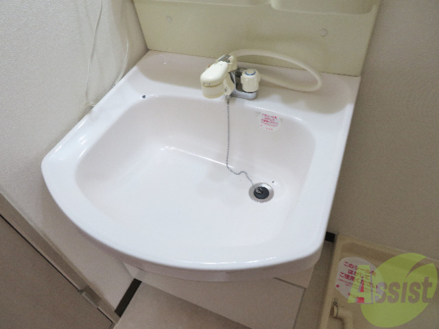 洗面設備　洗面は独立していて、洗髪も出来ちゃいます。