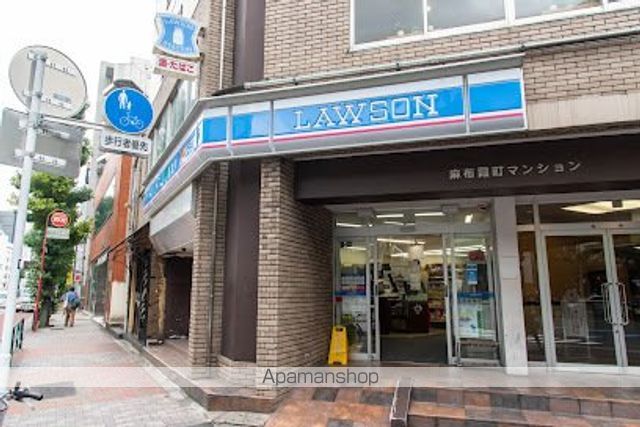 コンビニ　ローソン 西麻布四丁目店（コンビニ）まで103m