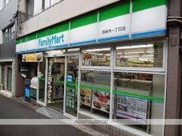 コンビニ　ファミリーマート西麻布三丁目店（コンビニ）まで243m