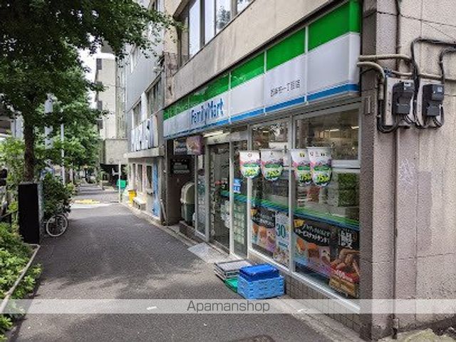 コンビニ　ファミリーマート西麻布一丁目店（コンビニ）まで380m