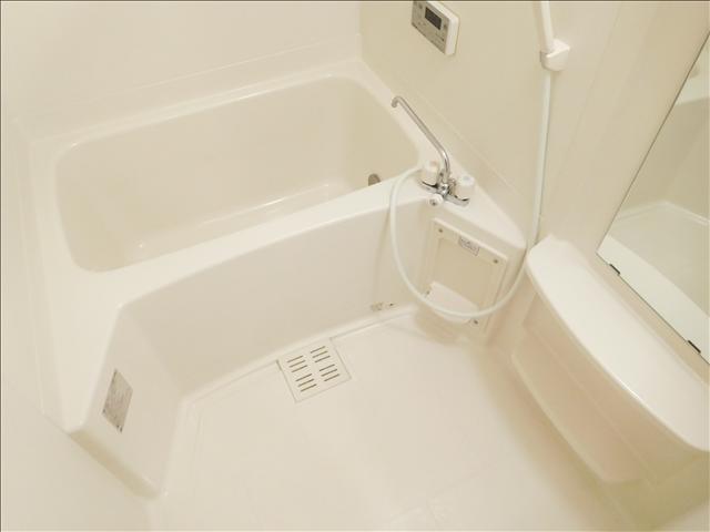 バス・シャワールーム　追い焚き付き、綺麗なお風呂です。