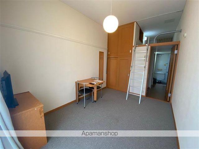 レオパレス南光の居間写真