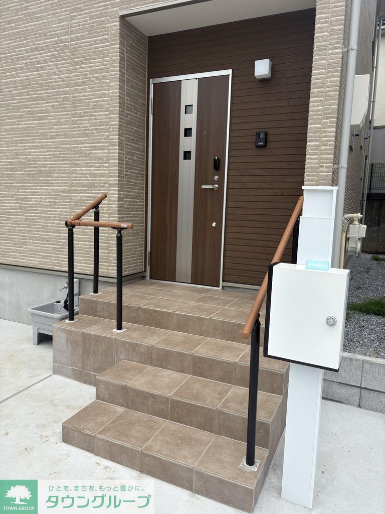 エントランス　★お問い合わせはタウンハウジングまで★
