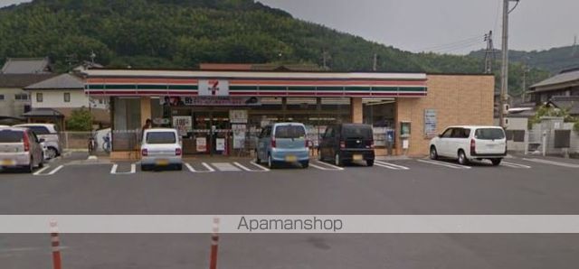コンビニ　セブンイレブン（コンビニ）まで915m