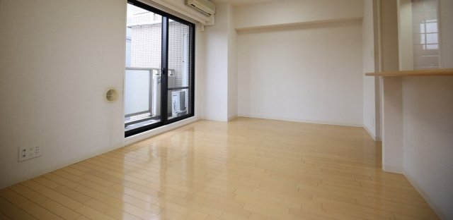 東京メトロ丸ノ内線 後楽園駅 徒歩8分 8階建 築24年の居間写真