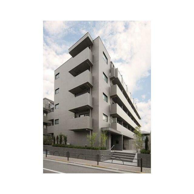 建物外観　鉄筋コンクリート造のがっちりとした建物。