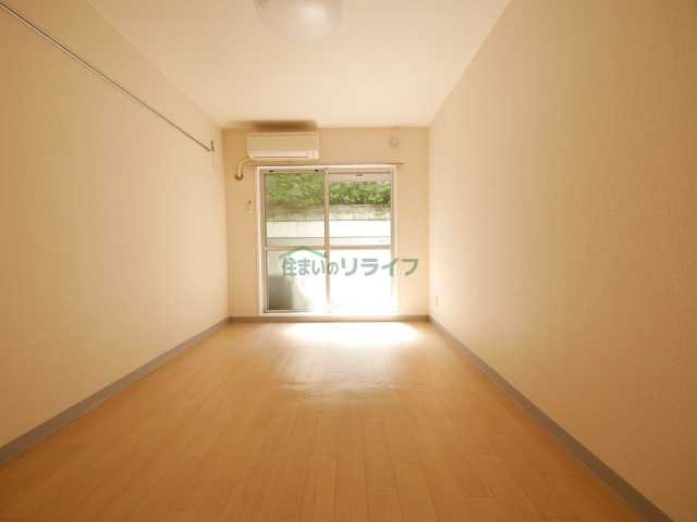 ビリジアン目白の居間写真