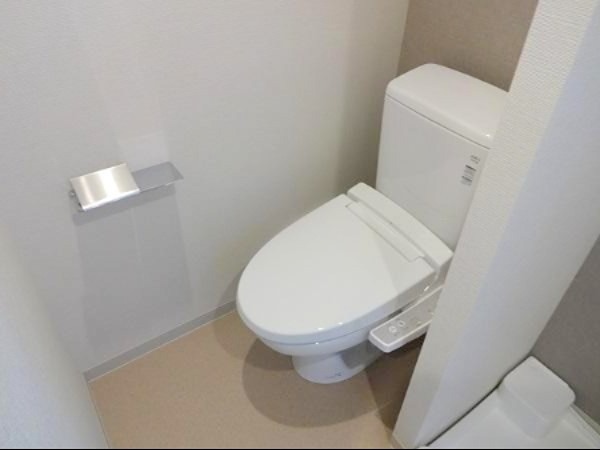 トイレ　※同仕様写真含む