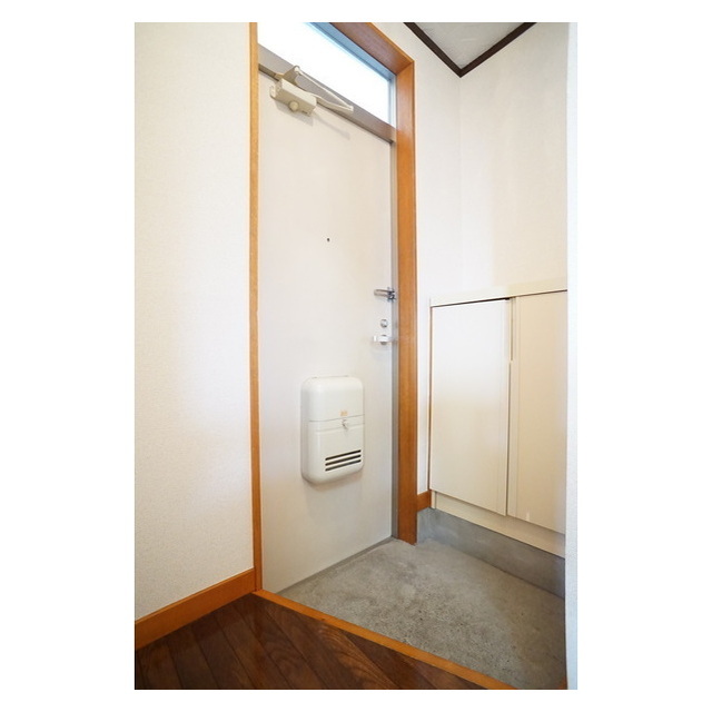 玄関　扉があるので目線が気になりません