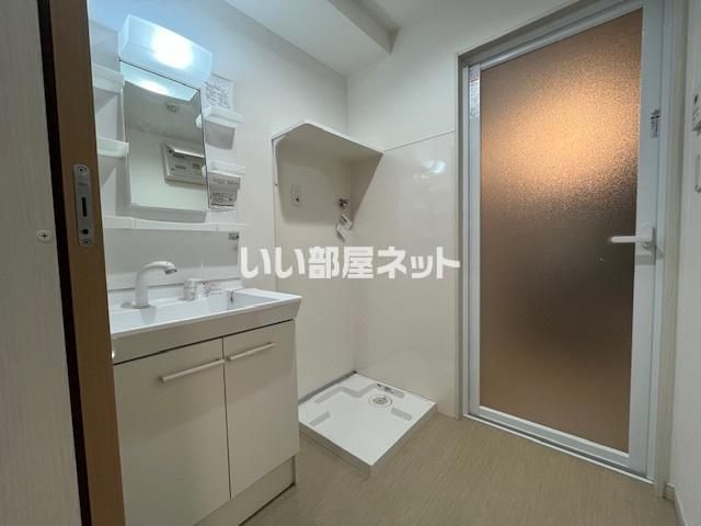R.side INARIの内装写真