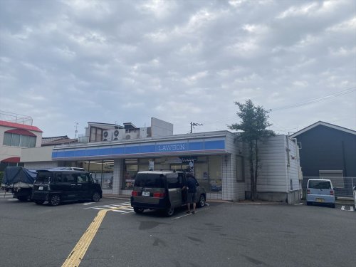コンビニ　ローソン 大阪空港東店（コンビニ）まで775m