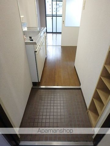 ＪＲ東西線 新福島駅 徒歩4分 7階建 築33年の玄関写真