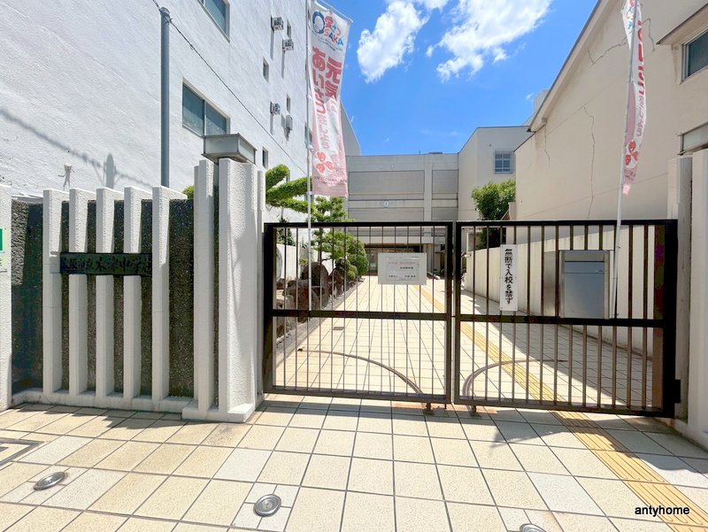 中学校　大阪市立木津中学校（中学校）まで246m