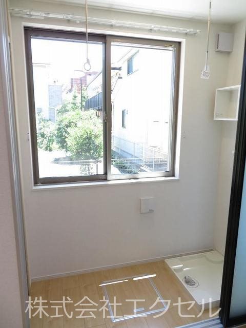 バルコニー　南東向きで日当たり良好です。