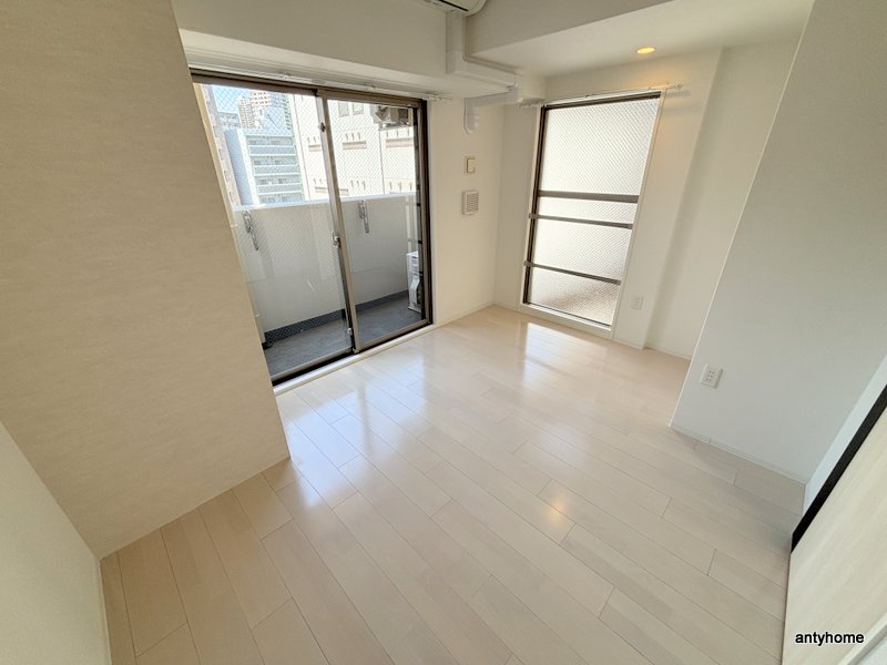 SERENiTE本町refletの居間写真