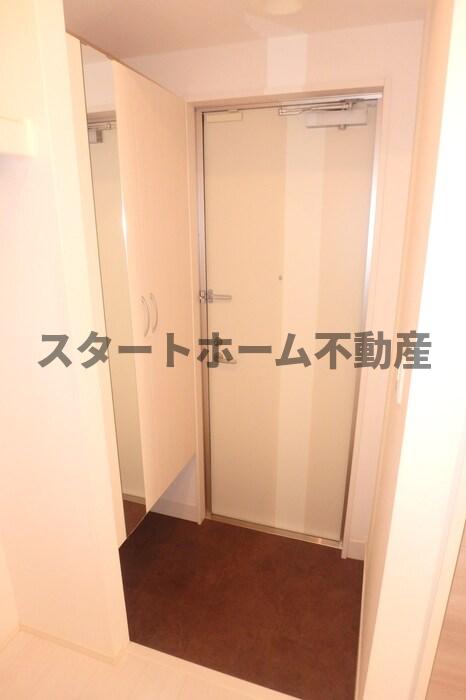 玄関　収納もある玄関です