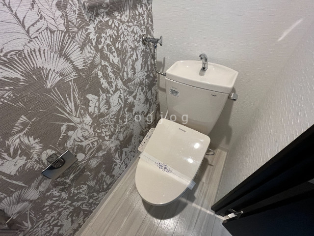 トイレ　温水洗浄便座付き