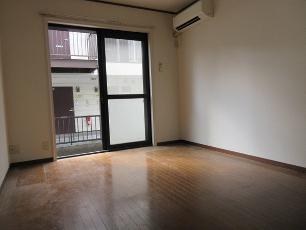 パインステージAの居間写真