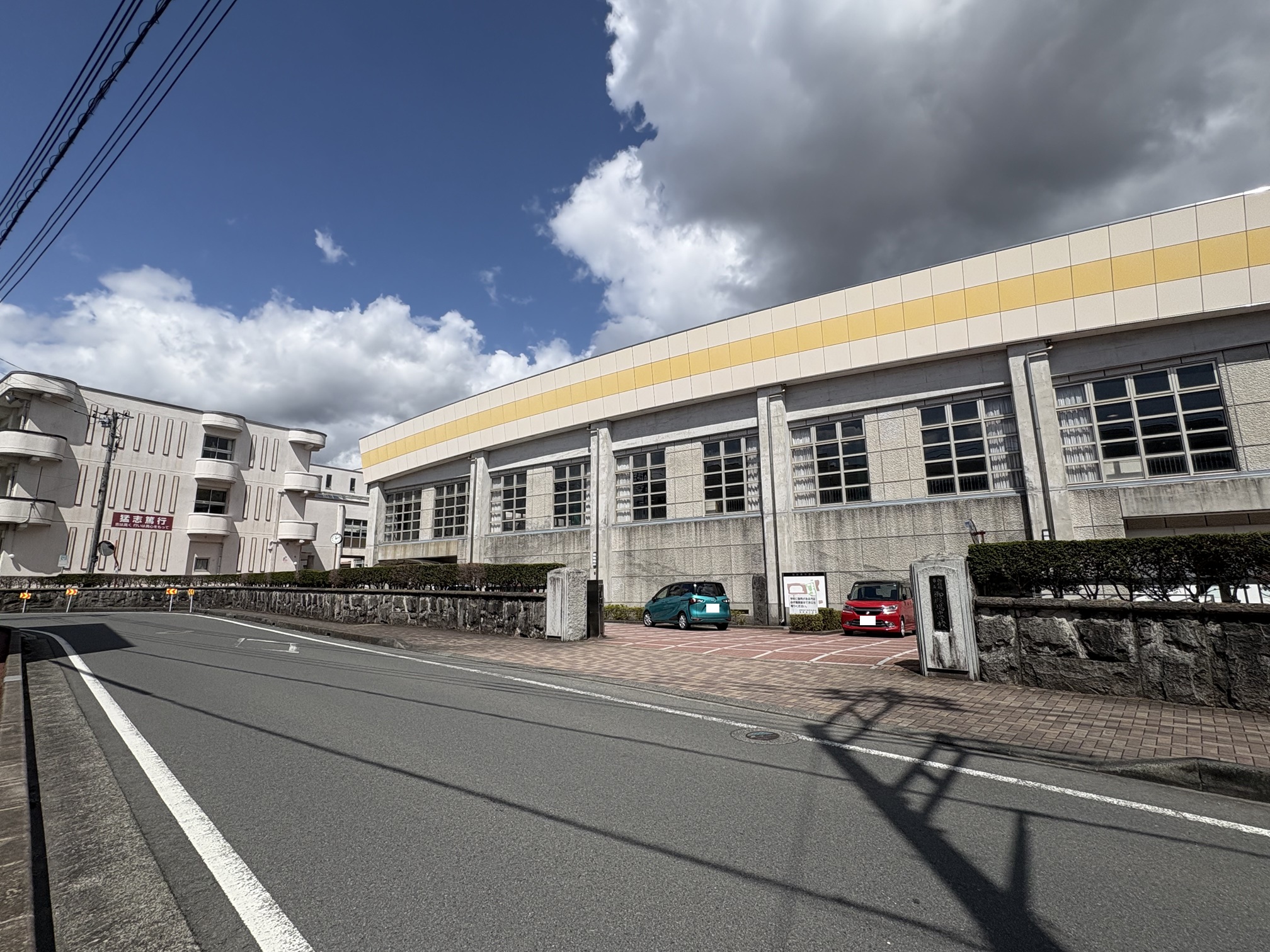 中学校　御殿場市立御殿場中学校（中学校）まで392m