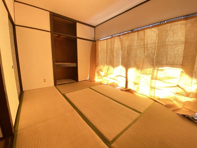 居室・リビング　照明器具は残置物です。※前回募集時のお写真です。