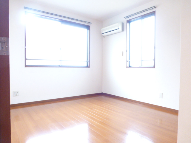 その他部屋・スペース　6帖の北側洋室★こちらも2面採光で明るいですよ♪