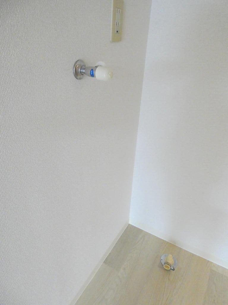 洗面設備　※洗濯機置場です