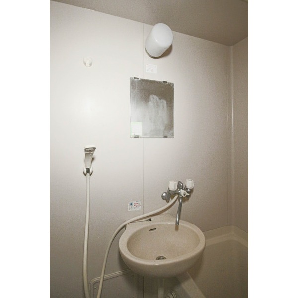 洗面設備　同じ建物の別のお部屋