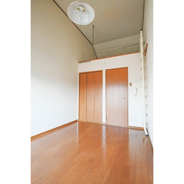 居室・リビング　同じ建物の別のお部屋