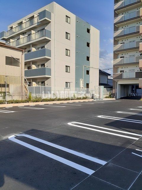 【泉佐野市上町のマンションの駐車場】