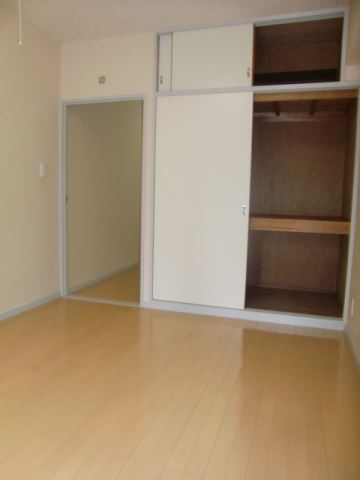 居室・リビング　反転タイプ1Ｆの室内写真（参考写真）になります。