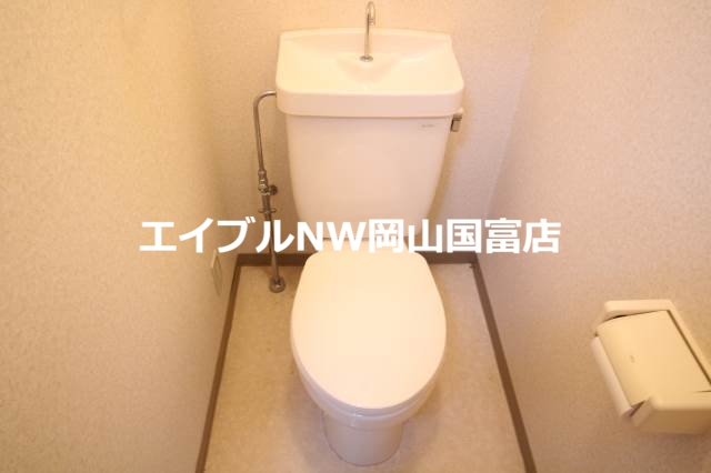 トイレ　別のお部屋の写真です。実際とは異なります。