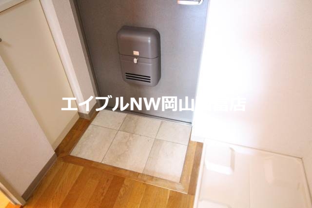 玄関　別のお部屋の写真です。実際とは異なります。