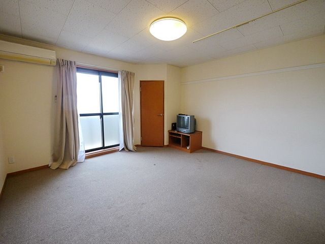 その他部屋・スペース　1階はフローリング・2階は絨毯仕様