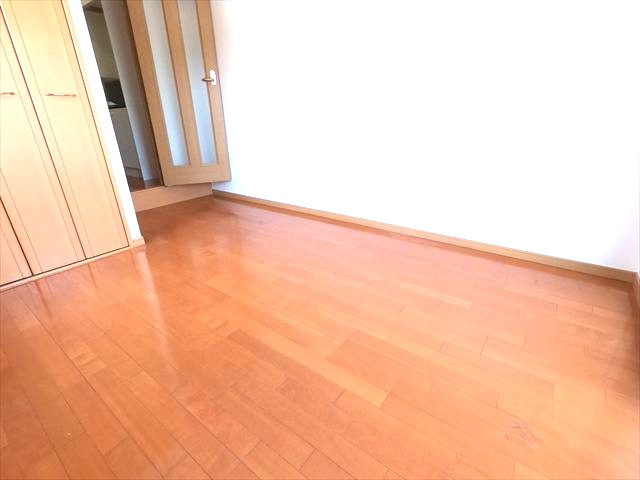 その他共有部分　お部屋とキッチンは間仕切り扉で分かれています