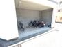 駐車場　屋根付の駐輪場。