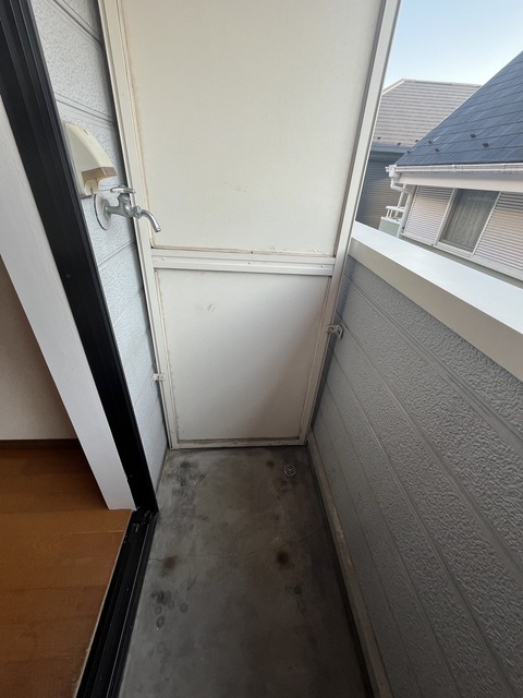 その他設備　洗濯機置場が室外にあるのでお部屋を広々お使いいただけます。