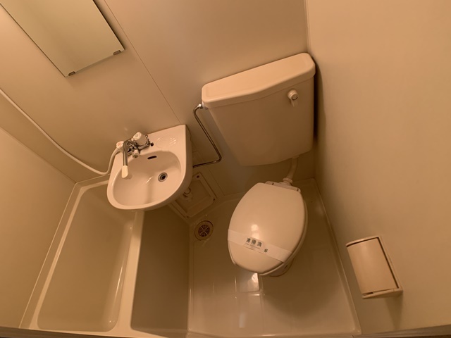 トイレ　白を基調とした空間で清潔感のあるトイレです♪